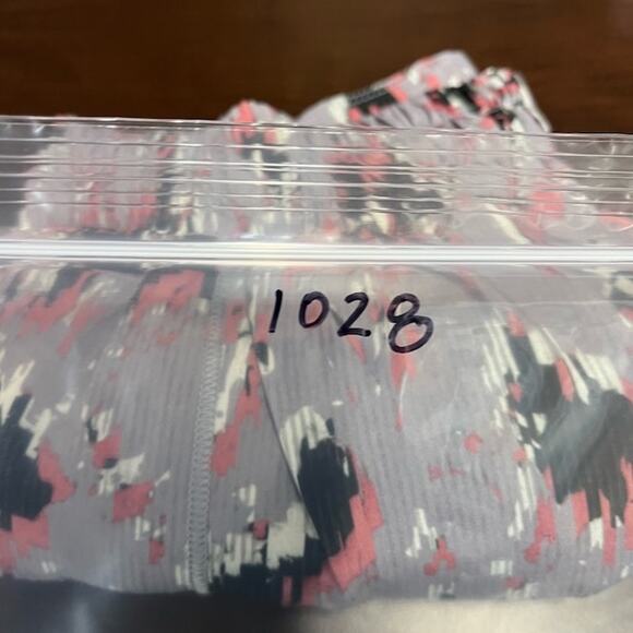 Lululemon Shorts Womens 6 Gray Speed Up Low Rise‎ Lined Floral Running Workout - Picture 12 of 12